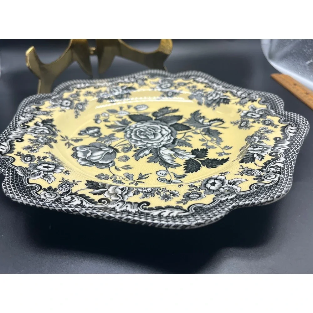 Spode British Flowers Rosa‎ plate, England Archive Collection Yellow Black 9.5